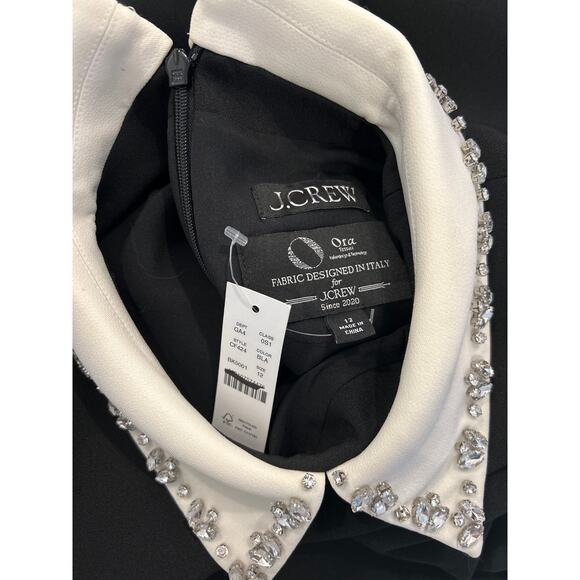 Elegant Black Sleeveless Dress with Embellished Collar - Picture 5 of 5